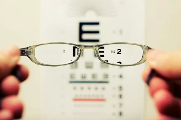 Почему снижается острота зрения